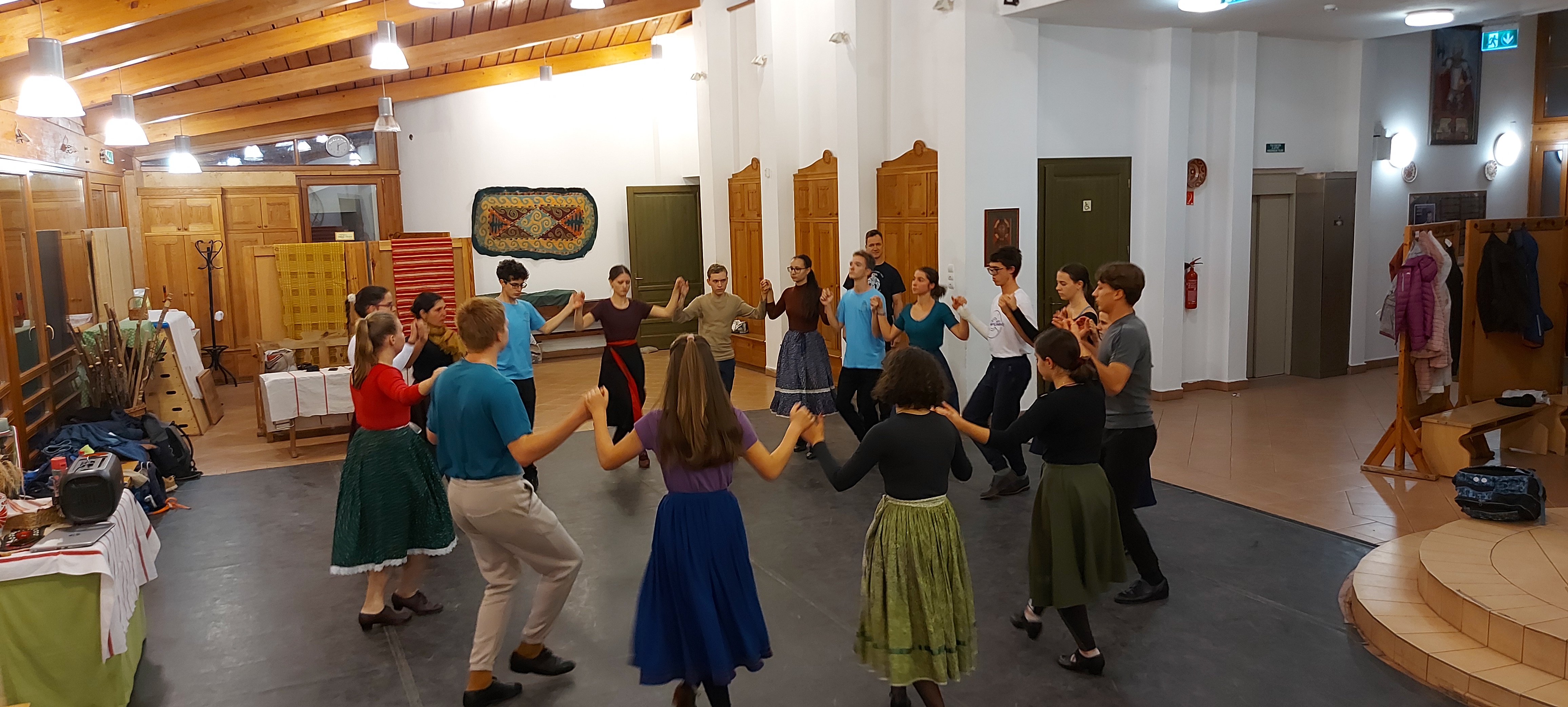 Ifjúsági néptánc csoport